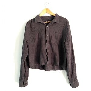 PacSun Cropped Gauze Button Down Shirt Women’s M Gray Raw Hem Long Sleeve